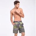 Bermuda Tropical Folhas de Palmeira Masculina Estampado Escuro Listras