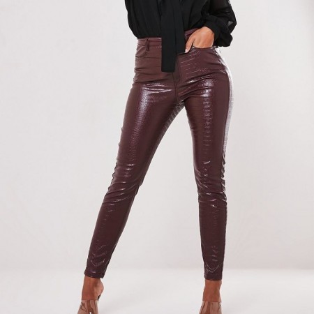 Calça Preta de Couro Crocodilo Casual Skinny em Legging