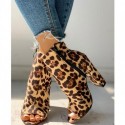 Womens high heel zip-up shoe with stabilized step